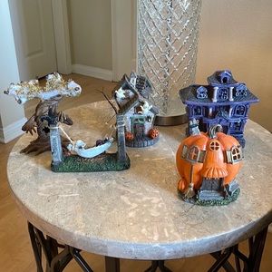 ❗️SOLD❗️Lemax - 5 Piece Lemax Halloween Village.
